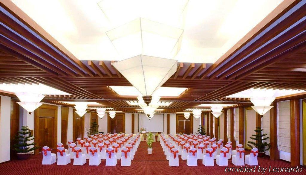 Golden Sand Resort And Spa Хойан Ресторан фото